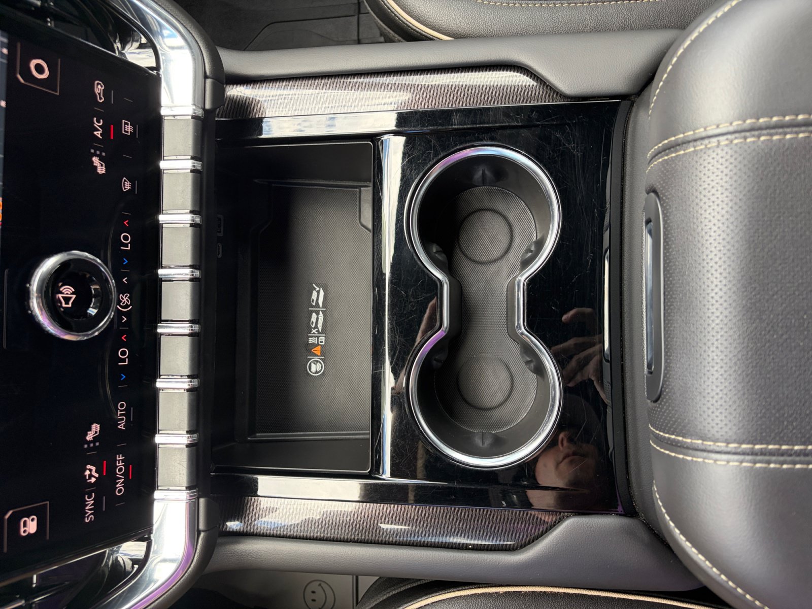 Used 2025 GMC Yukon Elevation AWD/4WD image 31