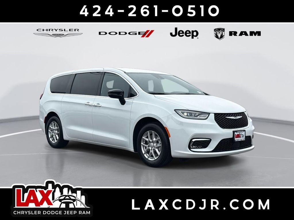 New 2026 Chrysler Pacifica Select image 1