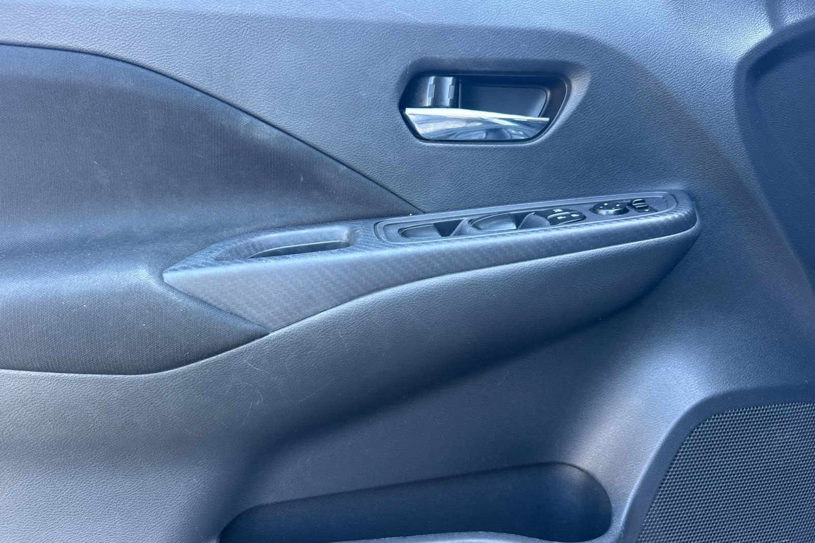 Used 2021 Nissan Versa SV FWD image 11