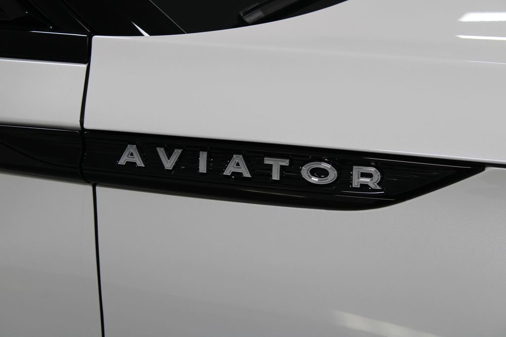 New 2026 Lincoln Aviator 2WD w/ Jet Appearance Package image 11