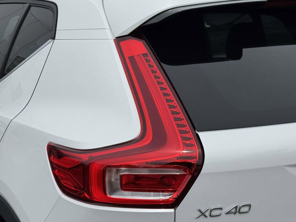 Certified 2023 Volvo XC40 B5 Plus w/ Driver Assist Package AWD/4WD image 11