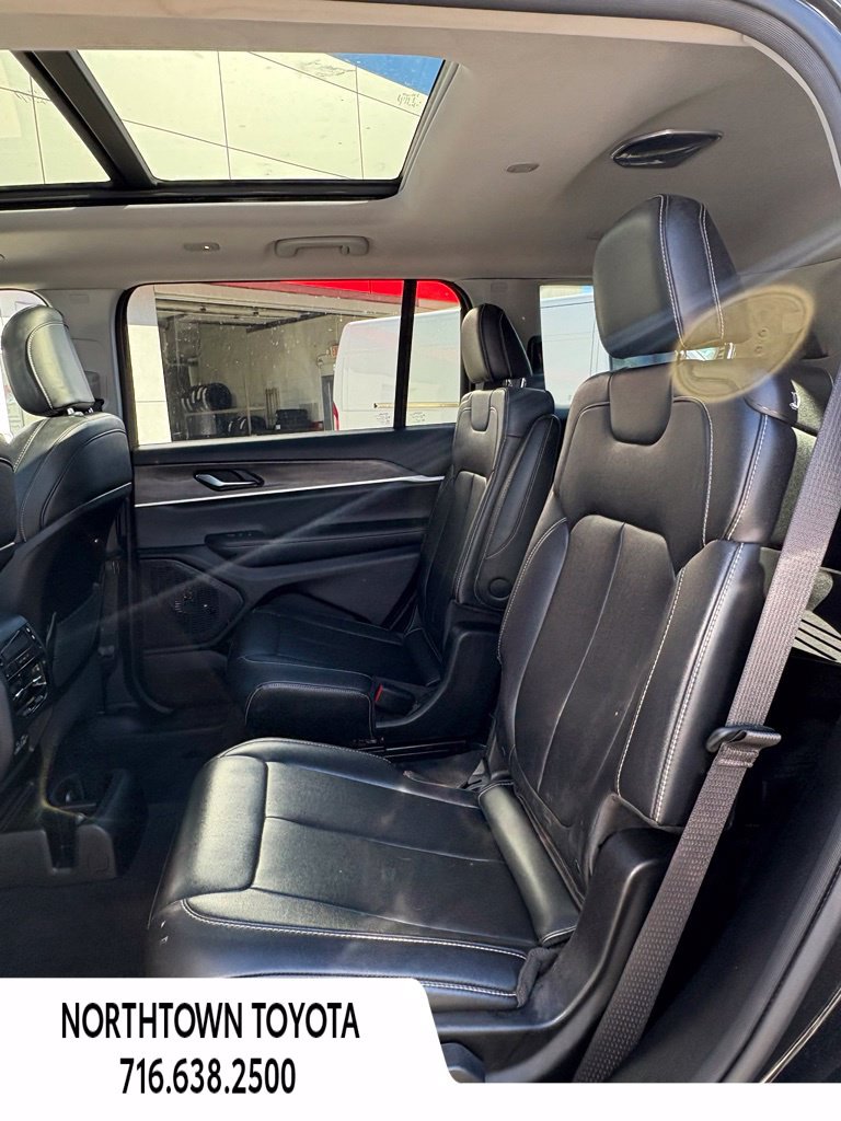 Used 2023 Jeep Grand Cherokee L Limited AWD/4WD image 18
