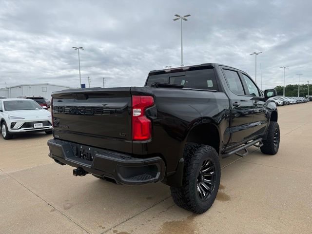 Used 2020 Chevrolet Silverado 1500 LT Trail Boss w/ Midnight Edition AWD/4WD image 3