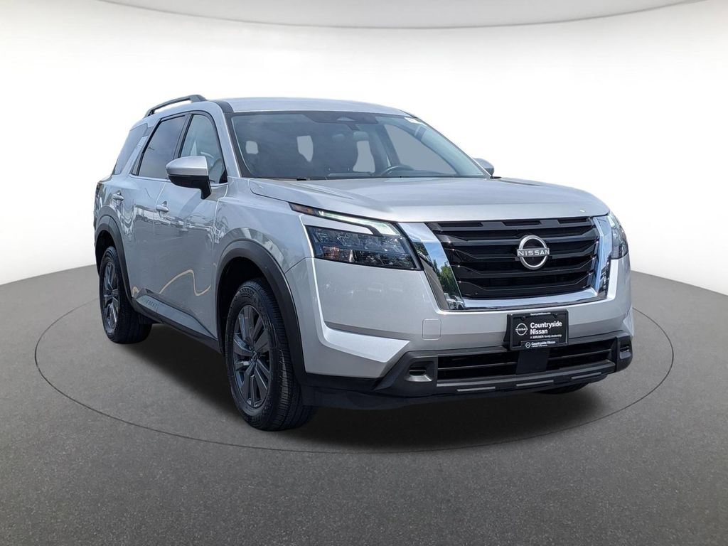 Used 2025 Nissan Pathfinder SV FWD image 3
