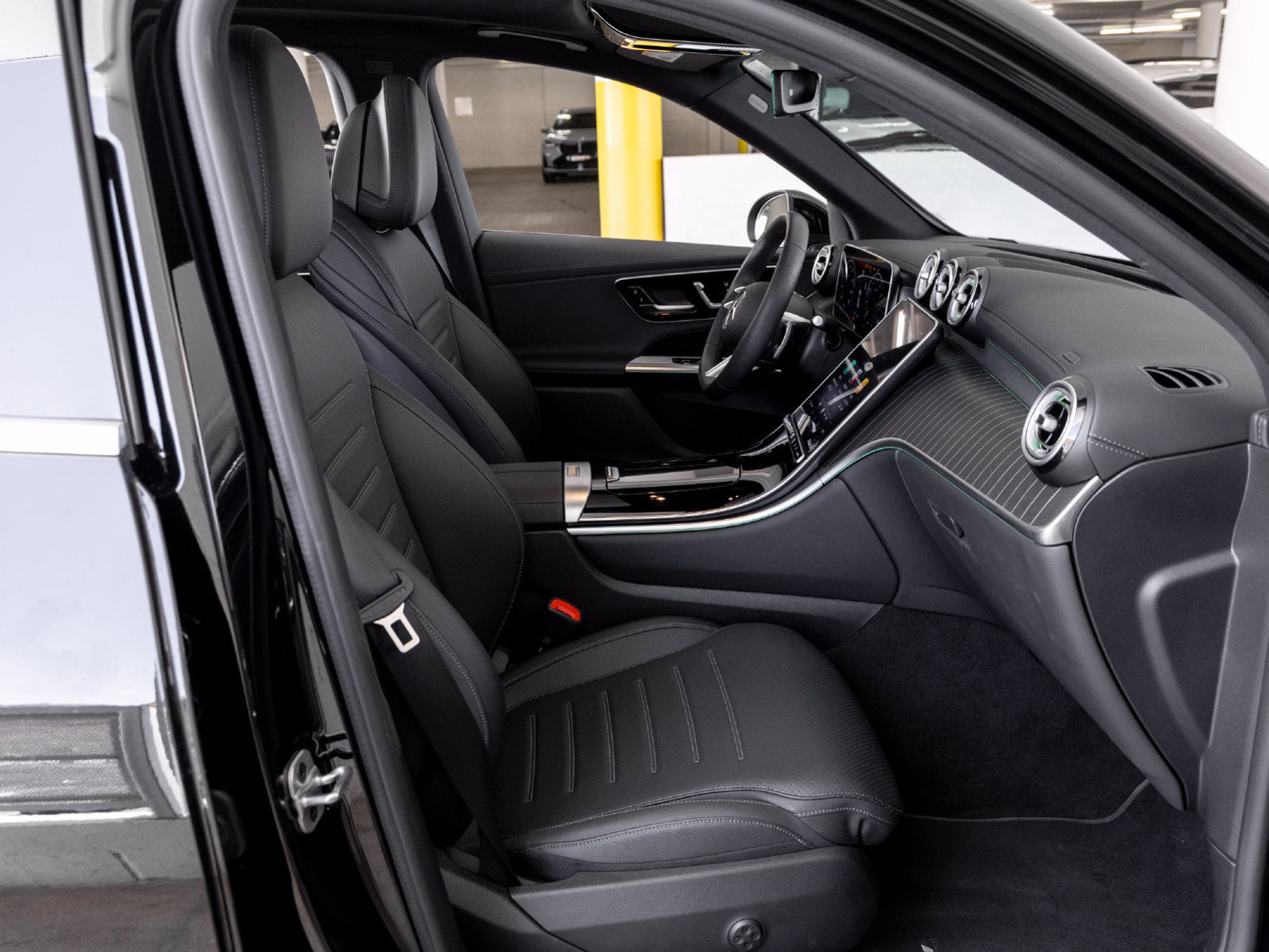 Used 2026 Mercedes-Benz GLC 300 image 28