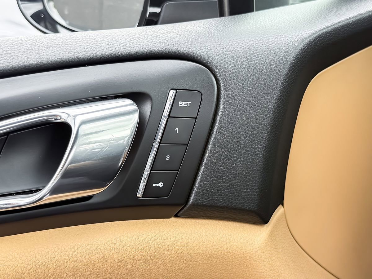 Used 2016 Porsche Cayenne AWD/4WD image 21