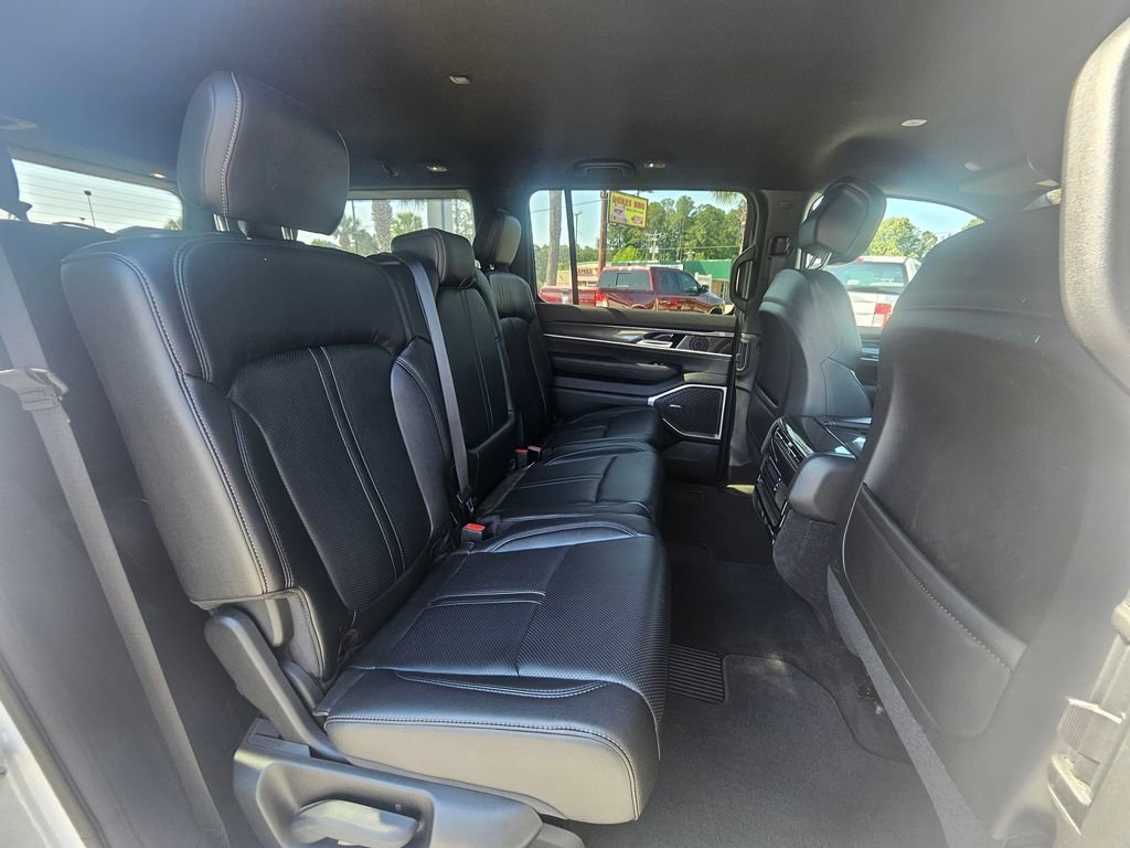 Used 2023 Jeep Wagoneer 4WD image 26
