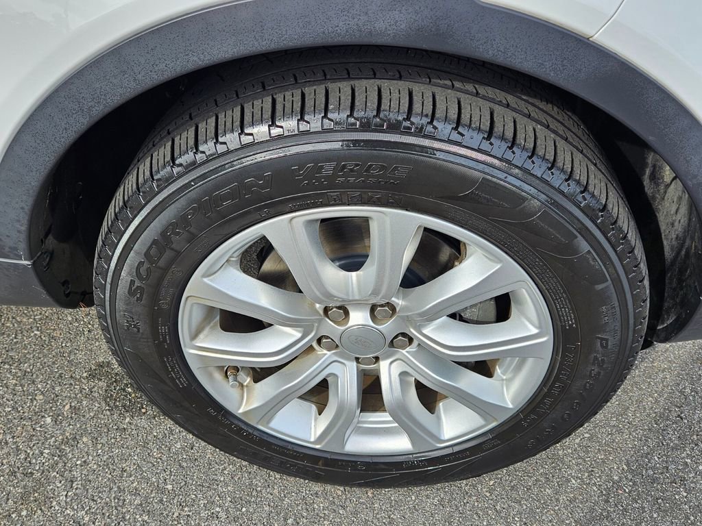 Used 2019 Land Rover Range Rover Evoque SE image 16