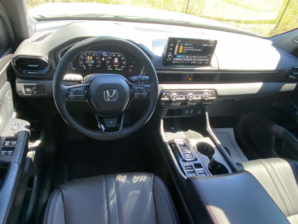 Used 2025 Honda Pilot Black Edition image 15