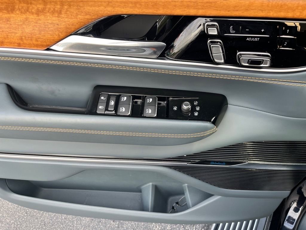 Used 2022 Jeep Grand Wagoneer Series III image 9