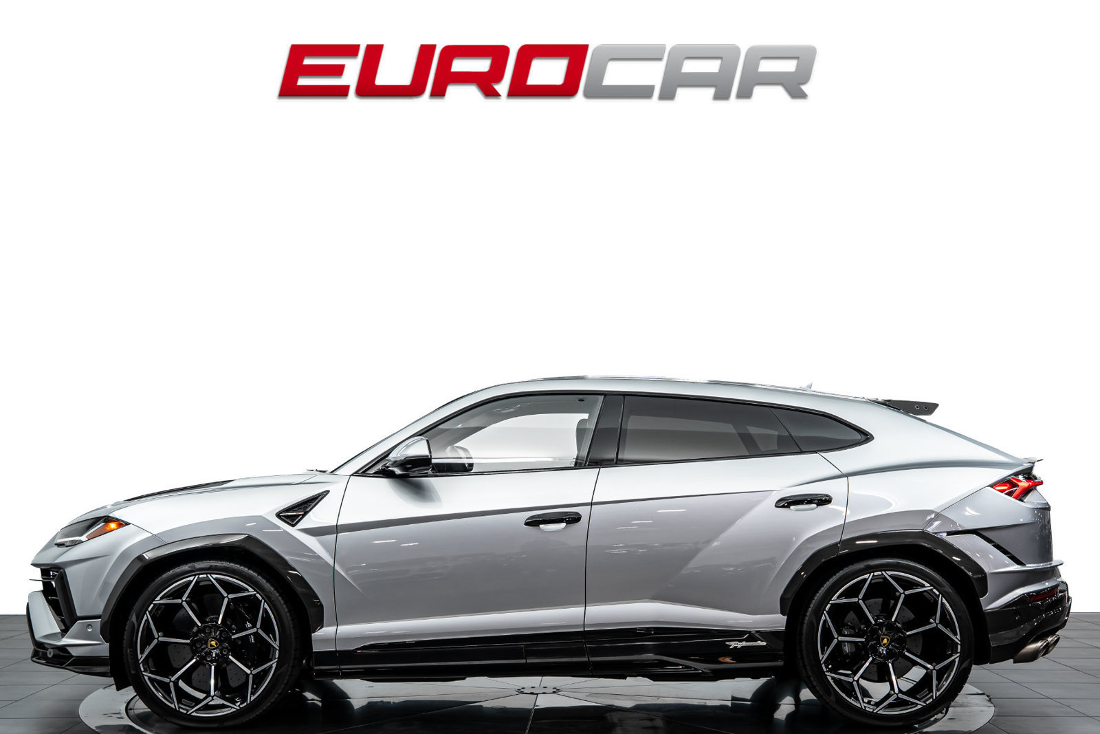 Used 2024 Lamborghini Urus Performante AWD/4WD image 2