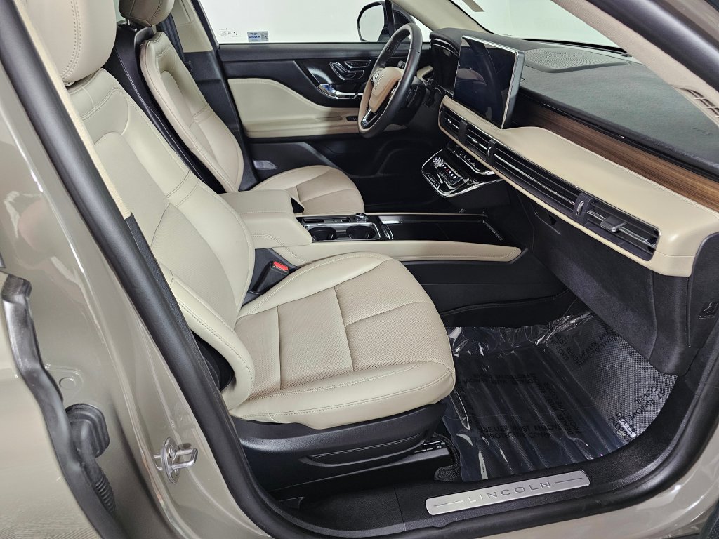 Certified 2025 Lincoln Corsair Grand Touring AWD/4WD image 11