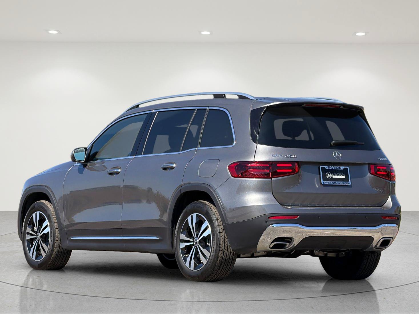 Used 2026 Mercedes-Benz GLB 250 4MATIC image 3