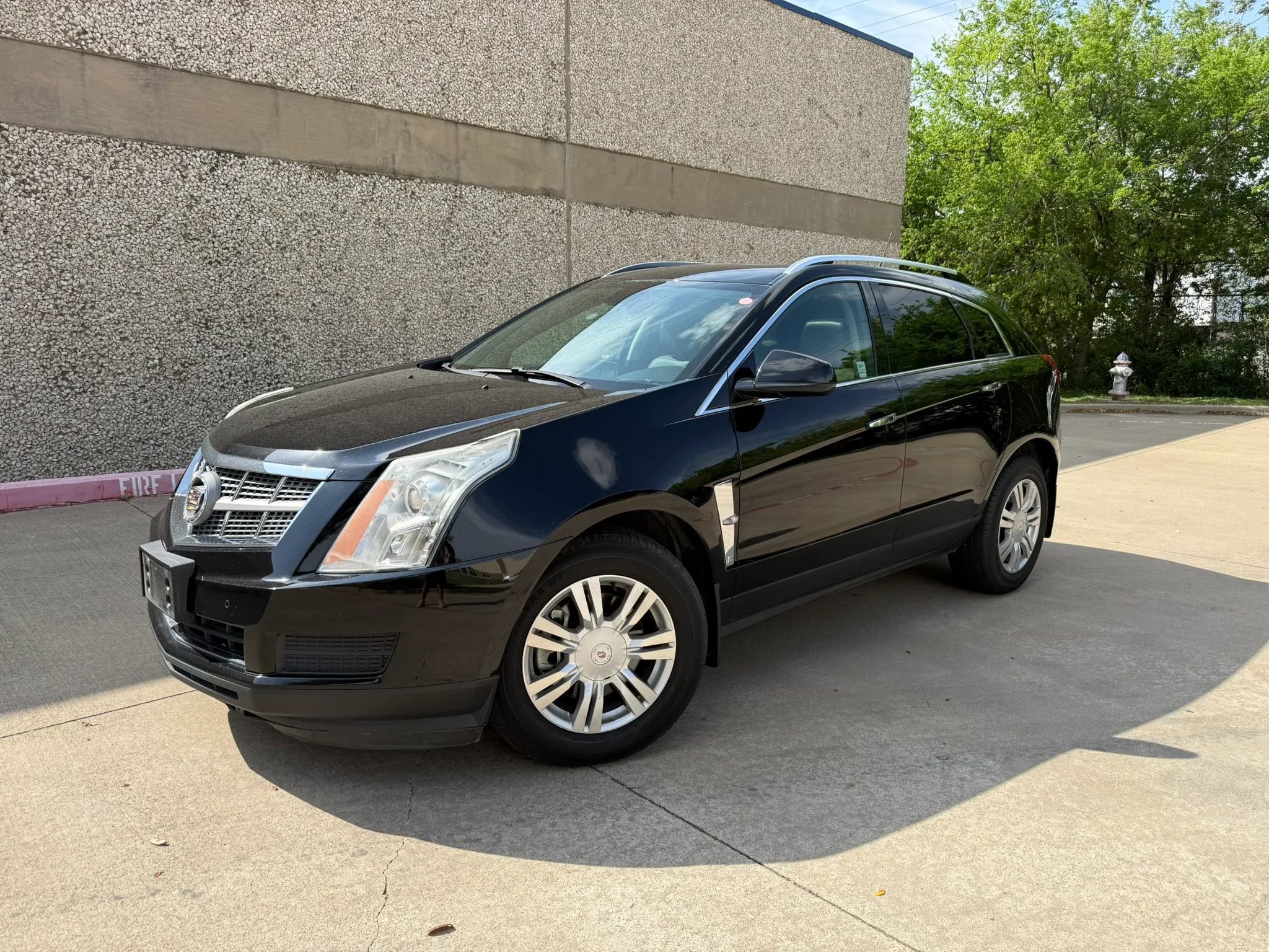 Used 2011 Cadillac SRX Luxury FWD image 2