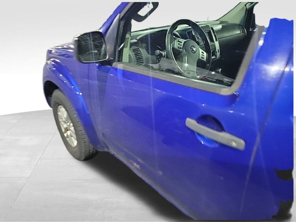 Used 2015 Nissan Frontier SV image 18