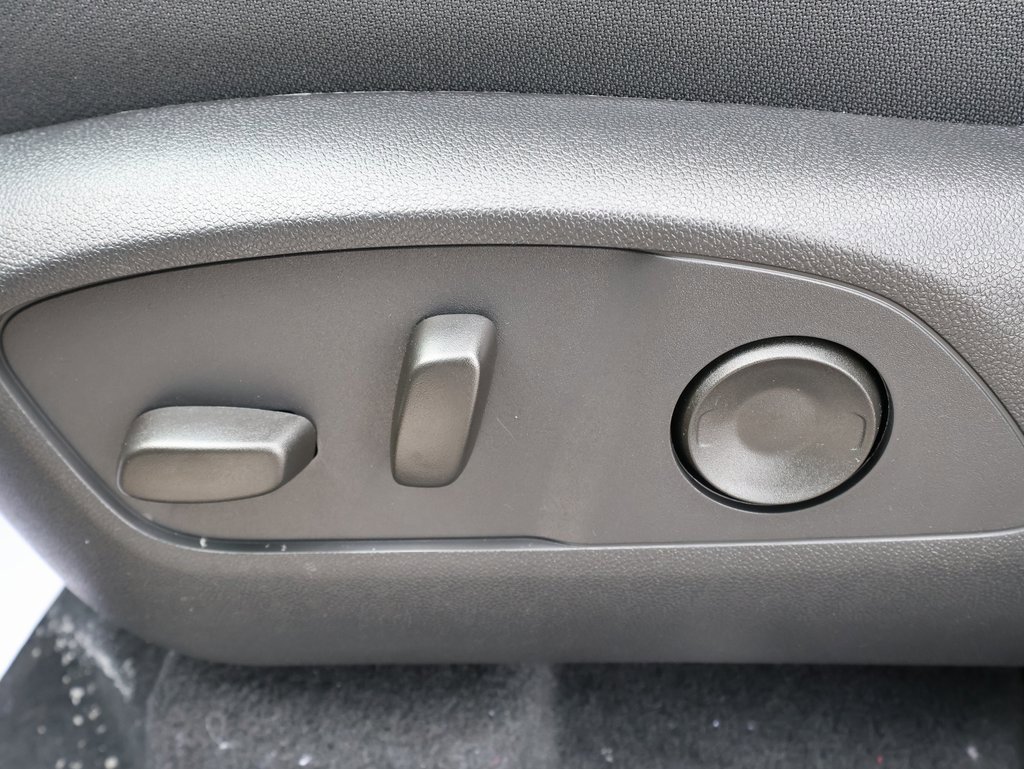 New 2026 Chevrolet Traverse LT image 13