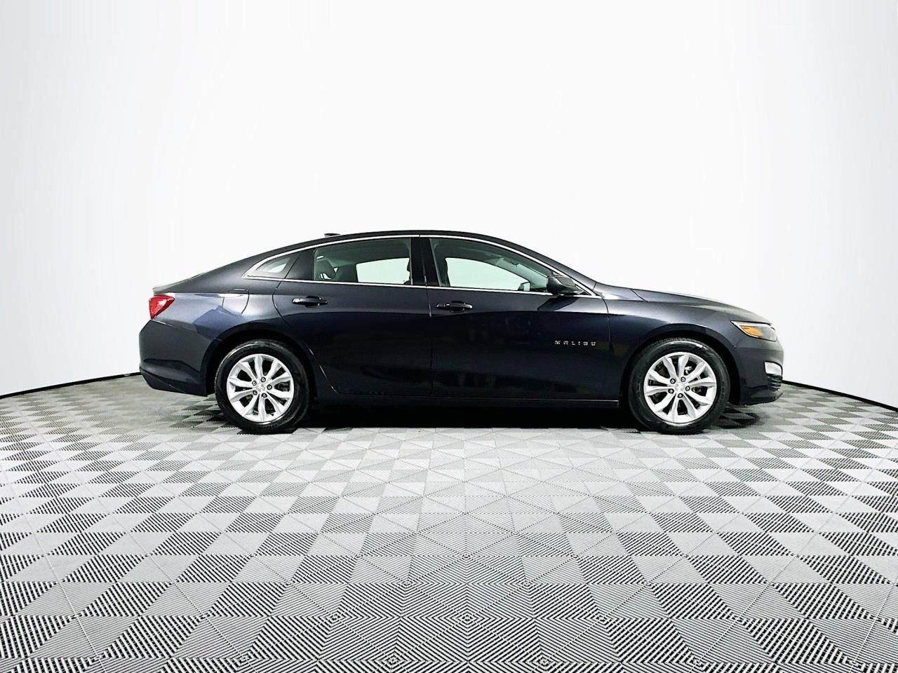 Used 2023 Chevrolet Malibu LT image 8
