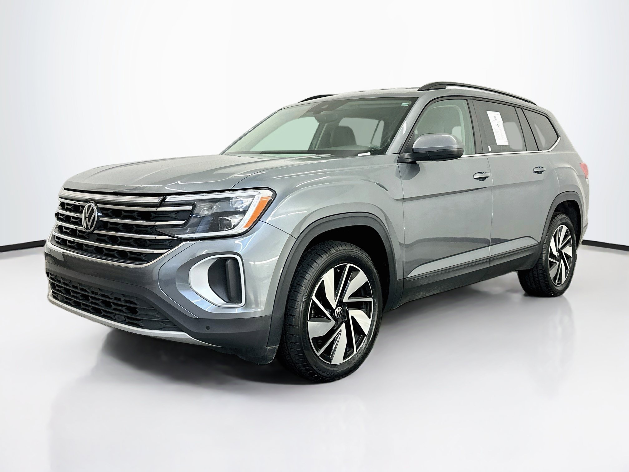Used 2025 Volkswagen Atlas SE AWD/4WD image 3