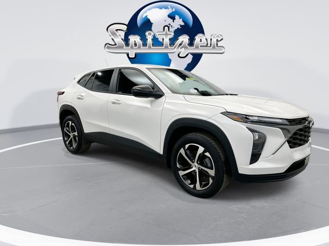 Used 2024 Chevrolet Trax RS w/ Driver Confidence Package image 2