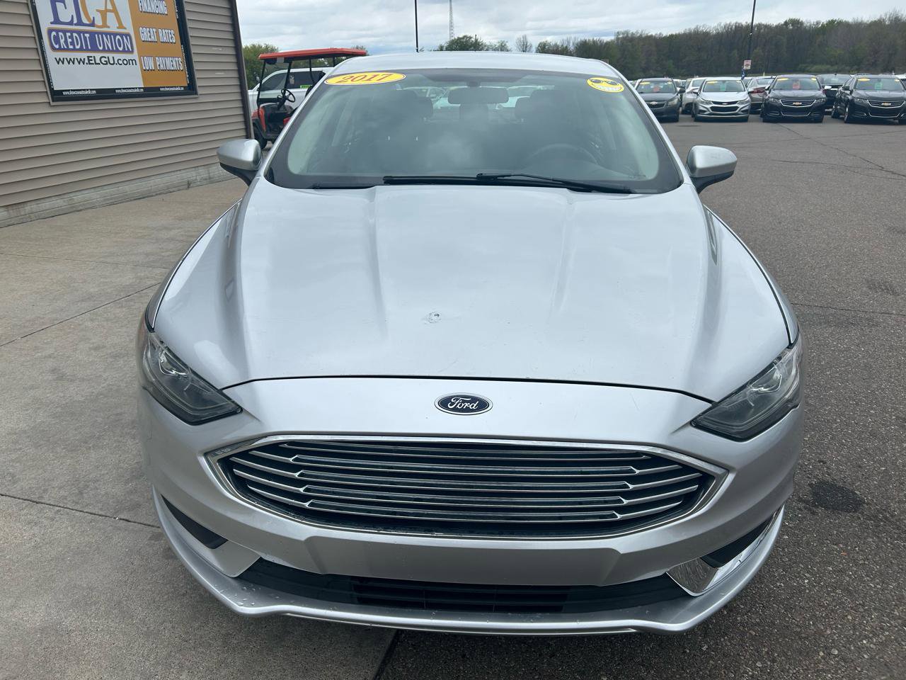 Used 2017 Ford Fusion SE w/ Fusion SE Technology Package FWD image 2