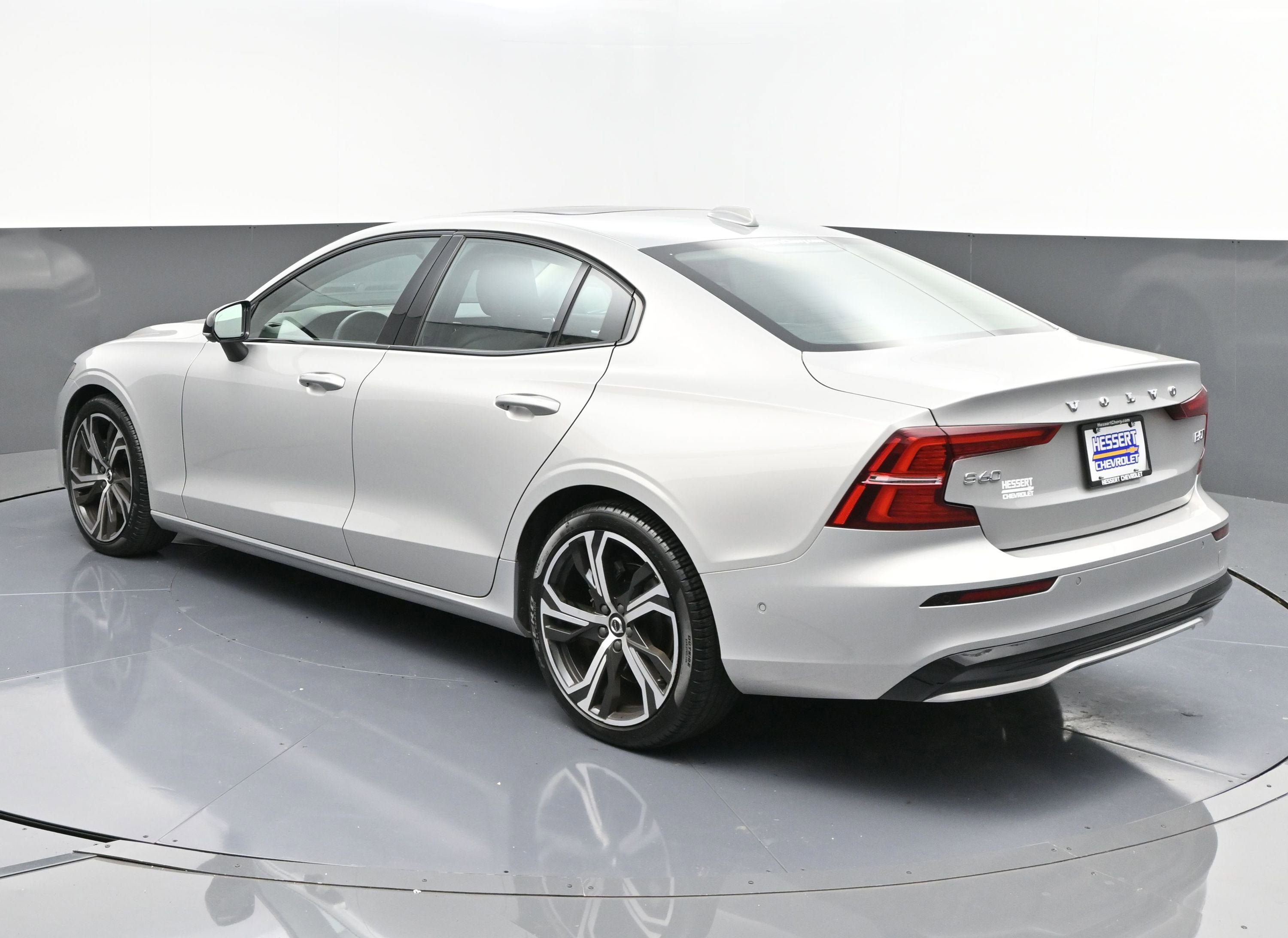 Used 2023 Volvo S60 B5 Plus w/ Climate Package image 5