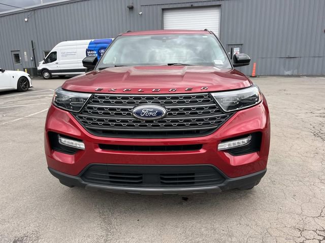 Certified 2022 Ford Explorer XLT w/ Equipment Group 202A image 8