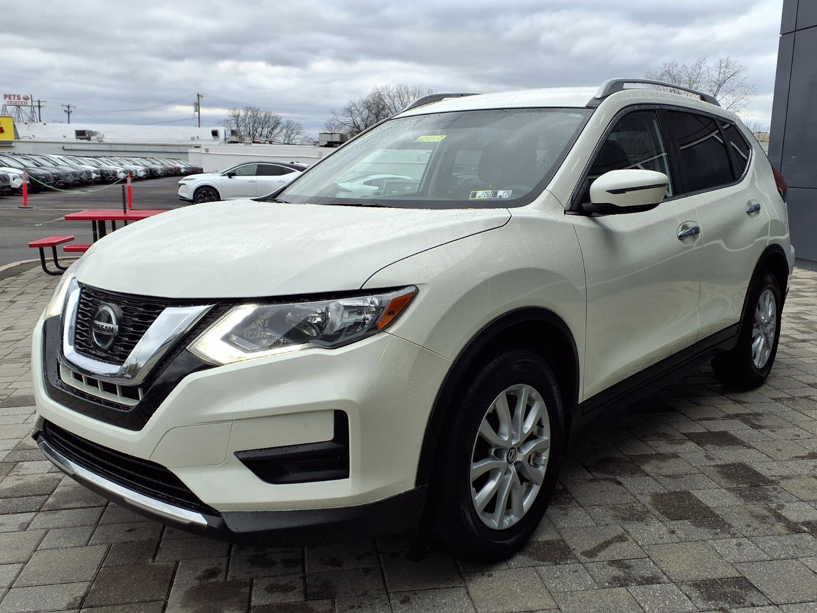 Certified 2018 Nissan Rogue SV image 8