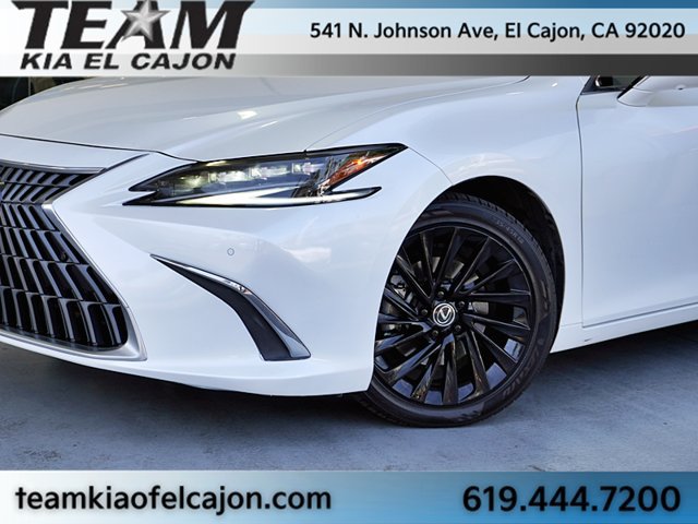 Used 2024 Lexus ES 300h Ultra Luxury w/ Accessory Package (Z2) FWD image 3
