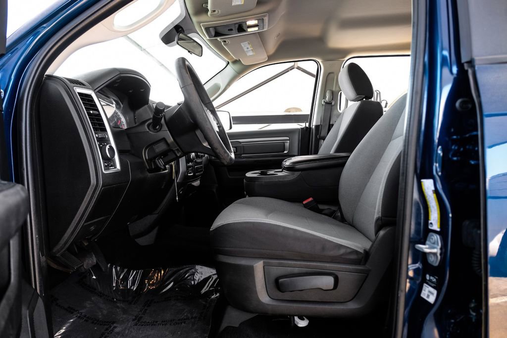 Used 2021 RAM 1500 Classic SLT image 3