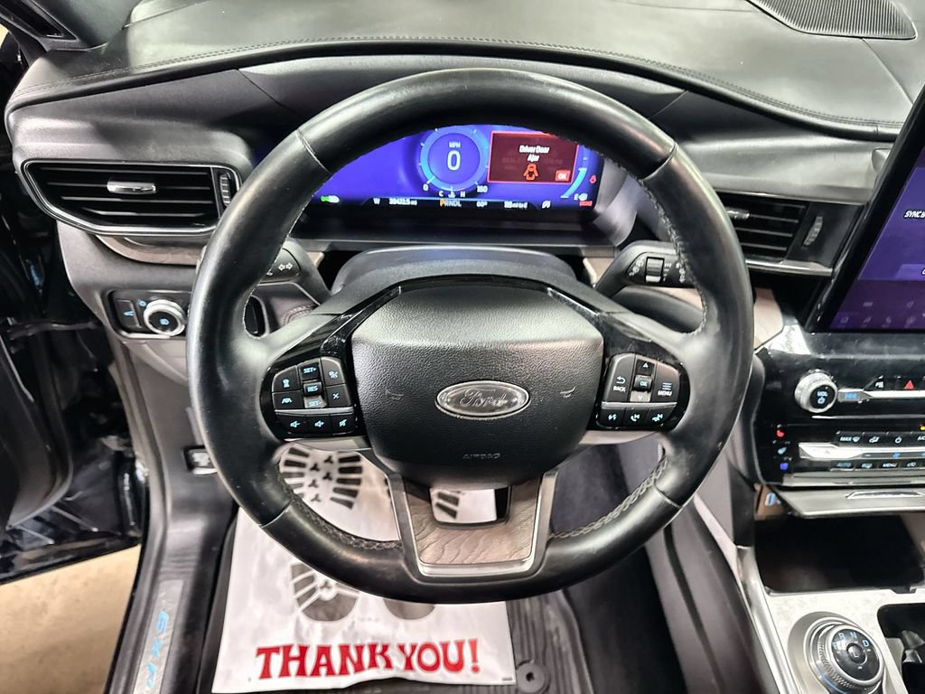 Used 2023 Ford Explorer Platinum w/ Technology Package AWD/4WD image 17