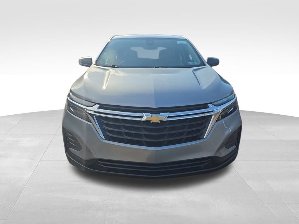 Used 2023 Chevrolet Equinox LS image 2