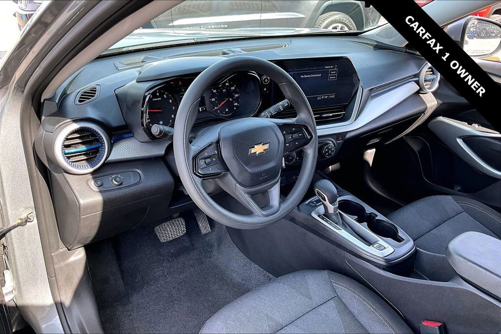 Used 2025 Chevrolet Trax LS w/ LS Convenience Package image 16