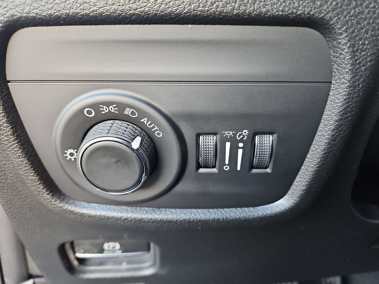 New 2026 Jeep Grand Cherokee Altitude AWD/4WD image 29