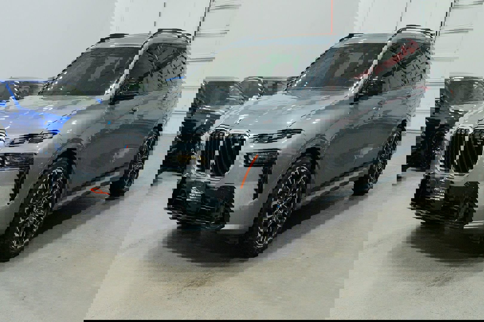 Used 2023 BMW X7 M60i image 3