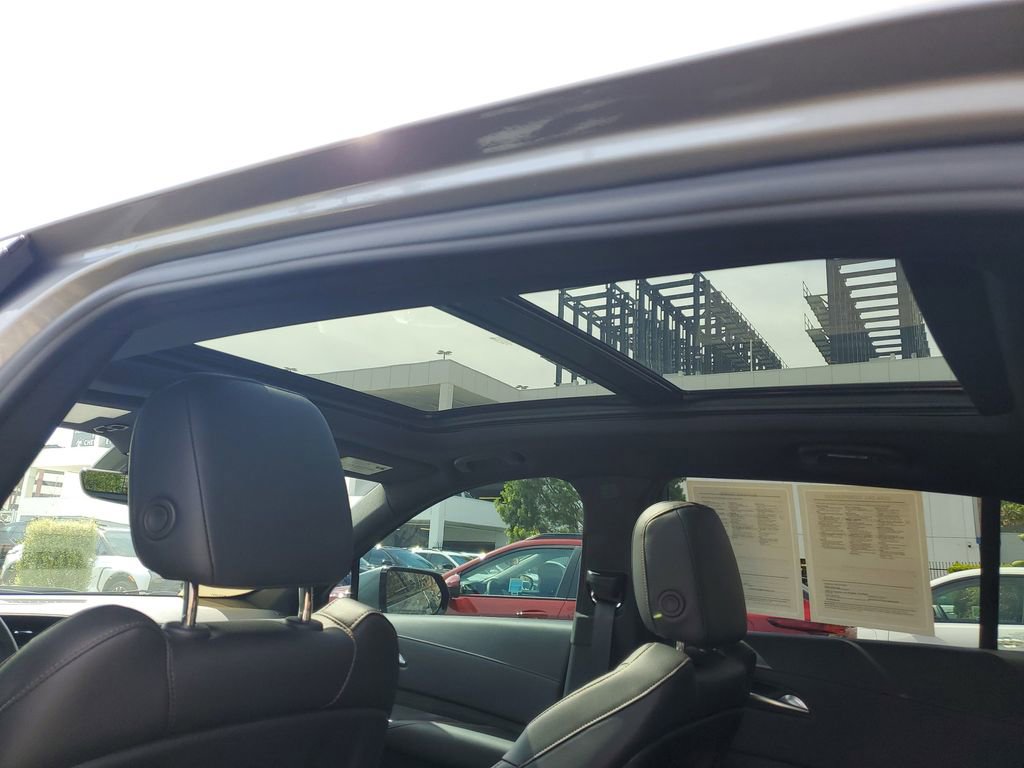 Used 2023 Cadillac XT4 Sport w/ Enhanced Visibility Package AWD/4WD image 18