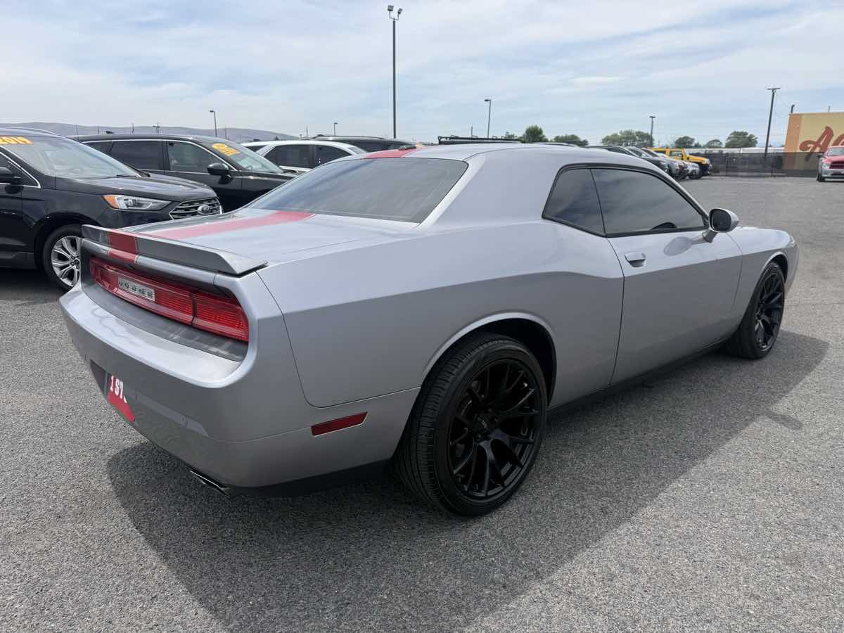 Used 2014 Dodge Challenger SXT RWD image 6