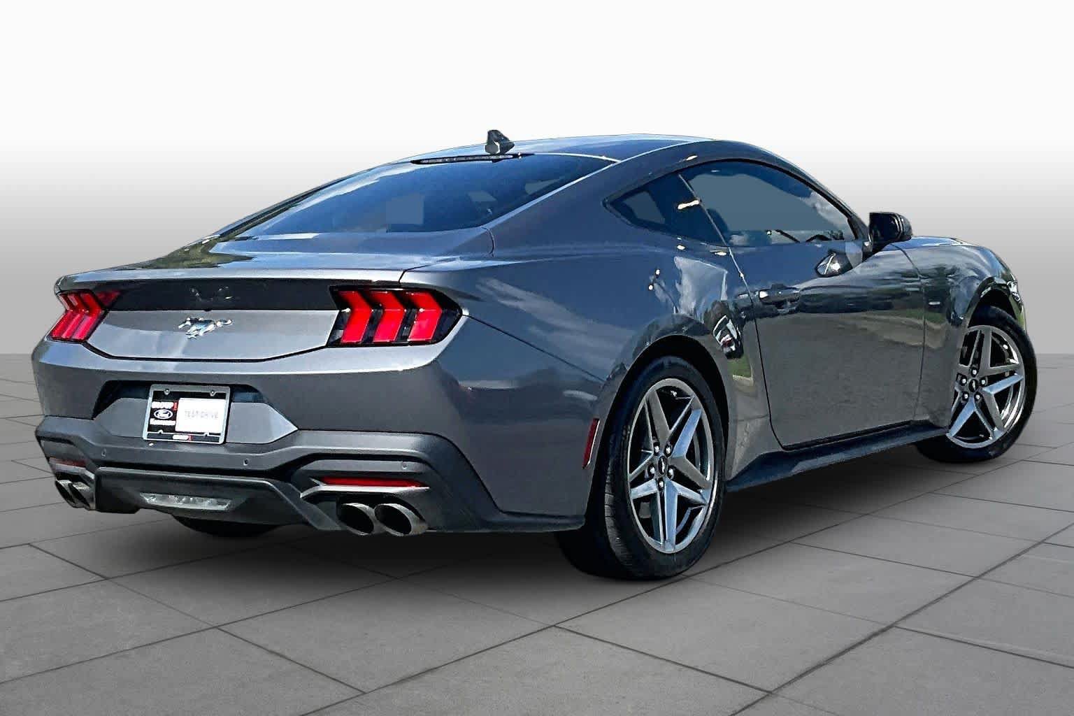 Used 2025 Ford Mustang Coupe RWD image 11