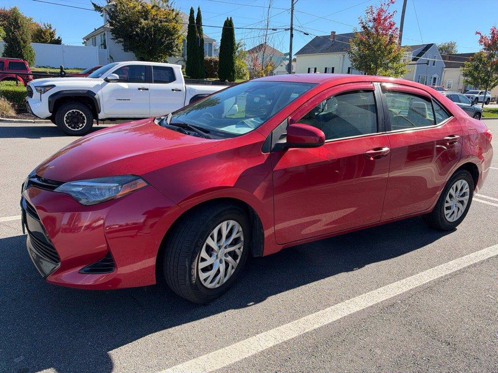Used 2018 Toyota Corolla LE FWD image 3