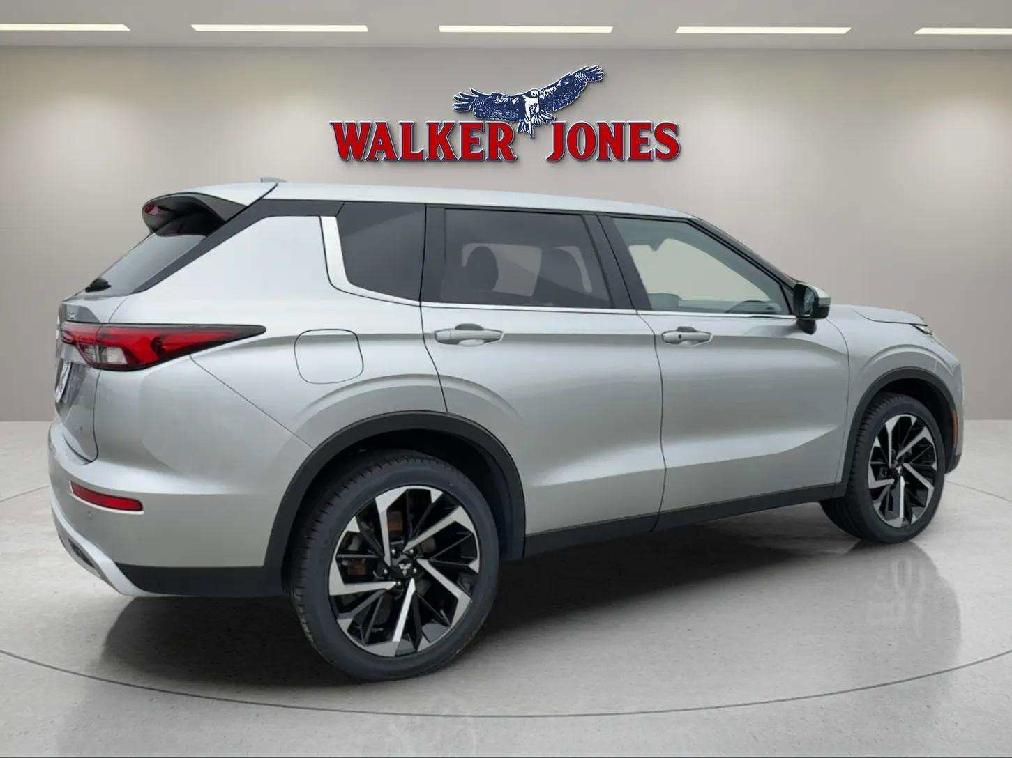Used 2024 Mitsubishi Outlander SE image 6