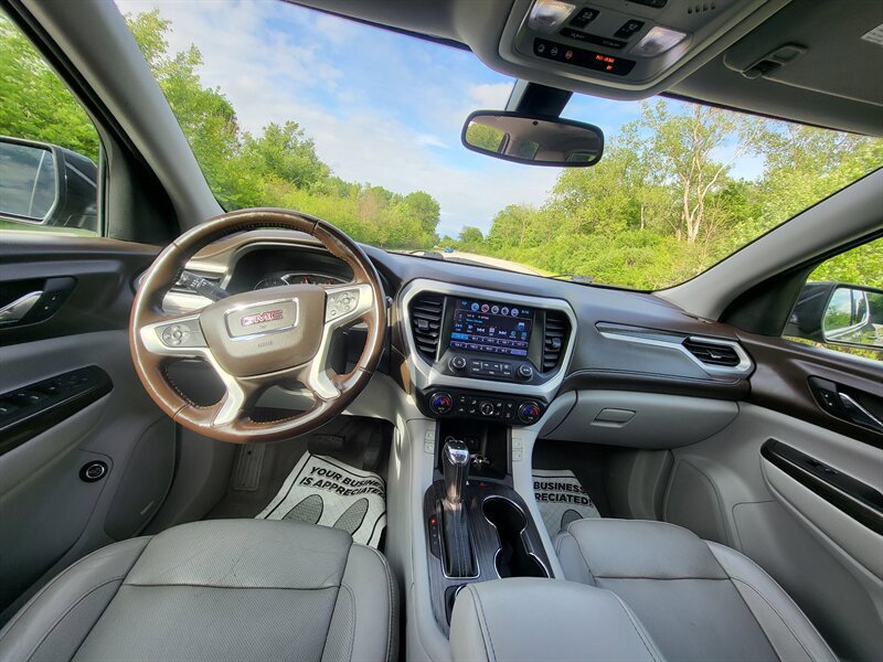 Used 2018 GMC Acadia SLT w/ LPO, Floor Liner Package FWD image 11