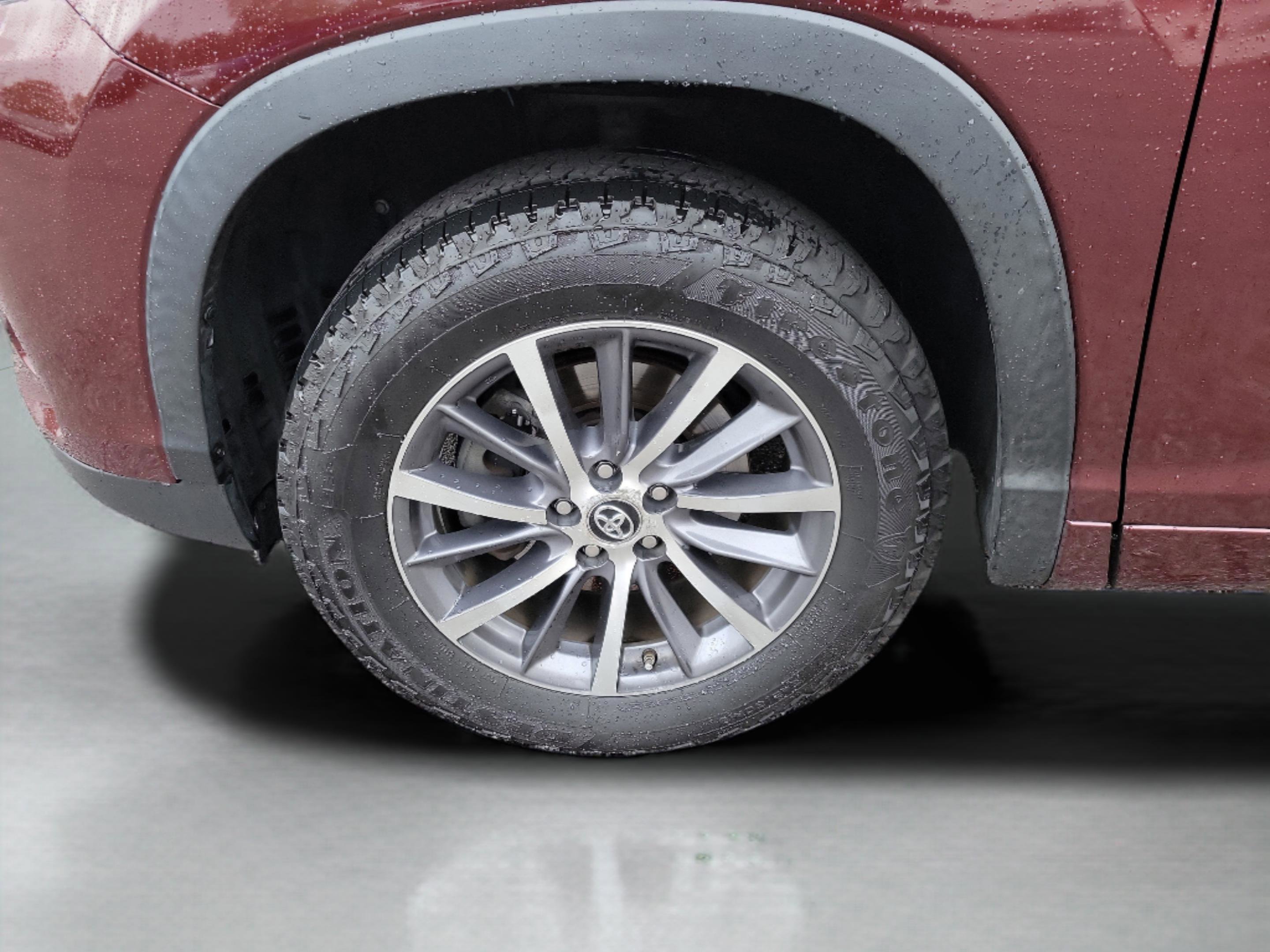 Used 2017 Toyota Highlander XLE image 30