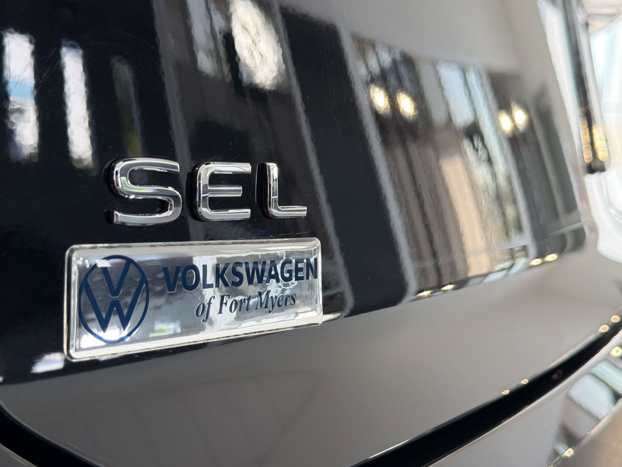 Certified 2025 Volkswagen Atlas Cross Sport SEL image 37