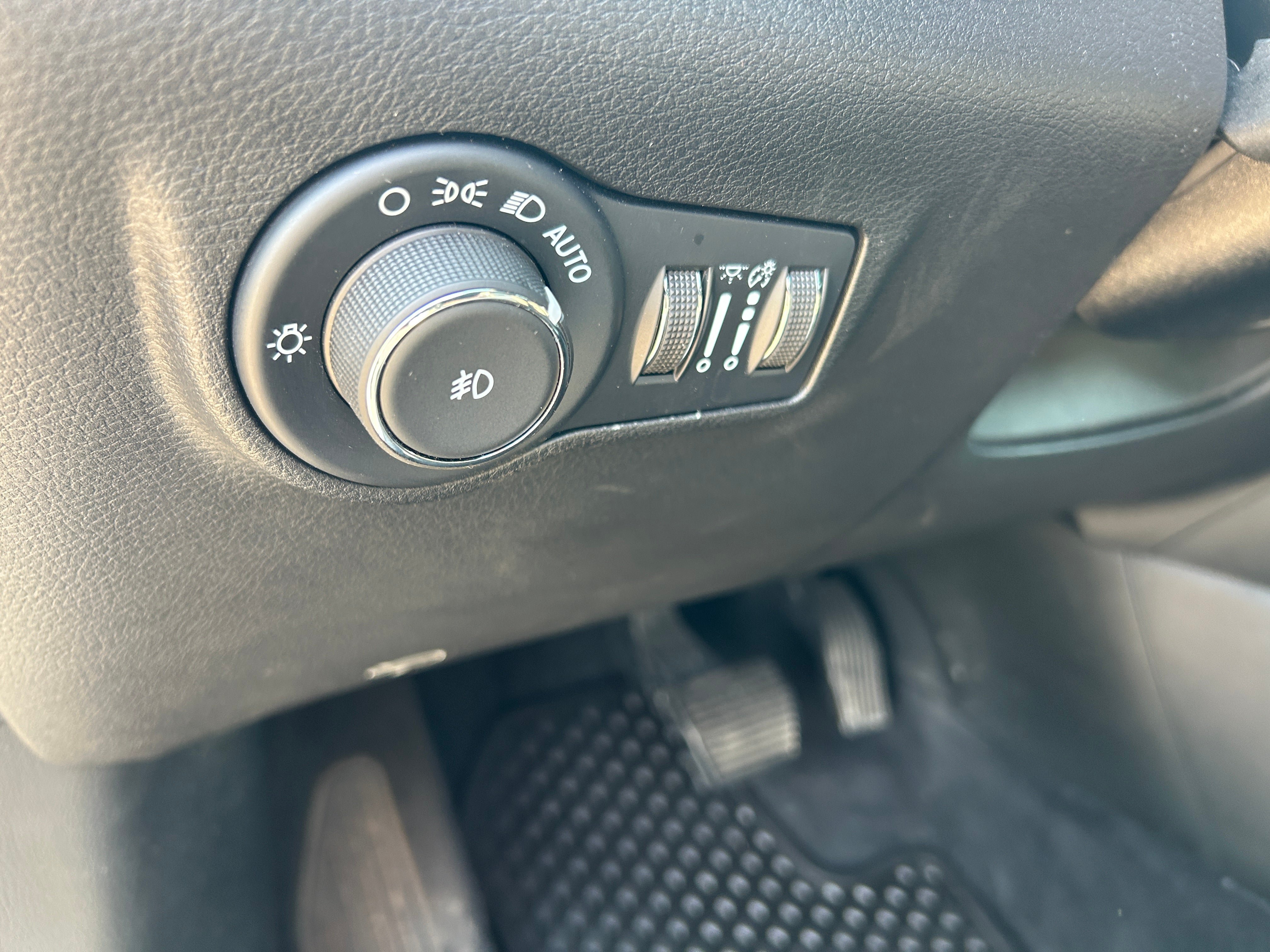 Used 2025 Jeep Compass Trailhawk AWD/4WD image 14