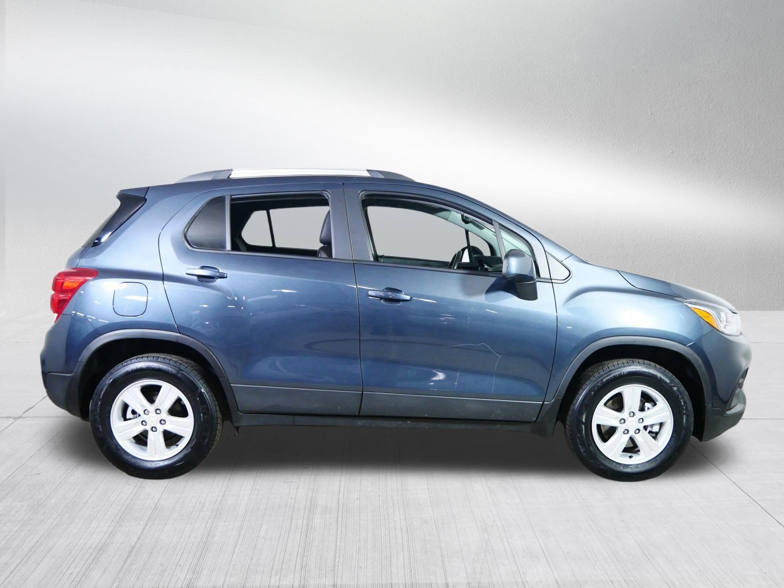 Used 2022 Chevrolet Trax LT w/ LT Convenience Package image 8