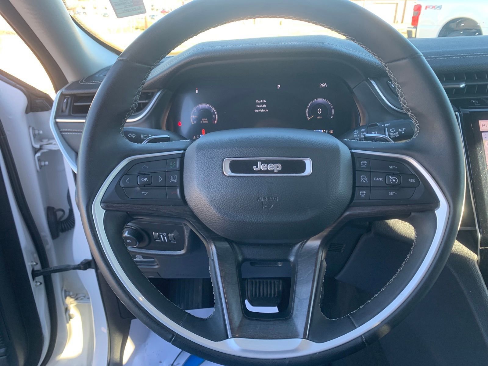 Used 2023 Jeep Grand Cherokee Limited image 17