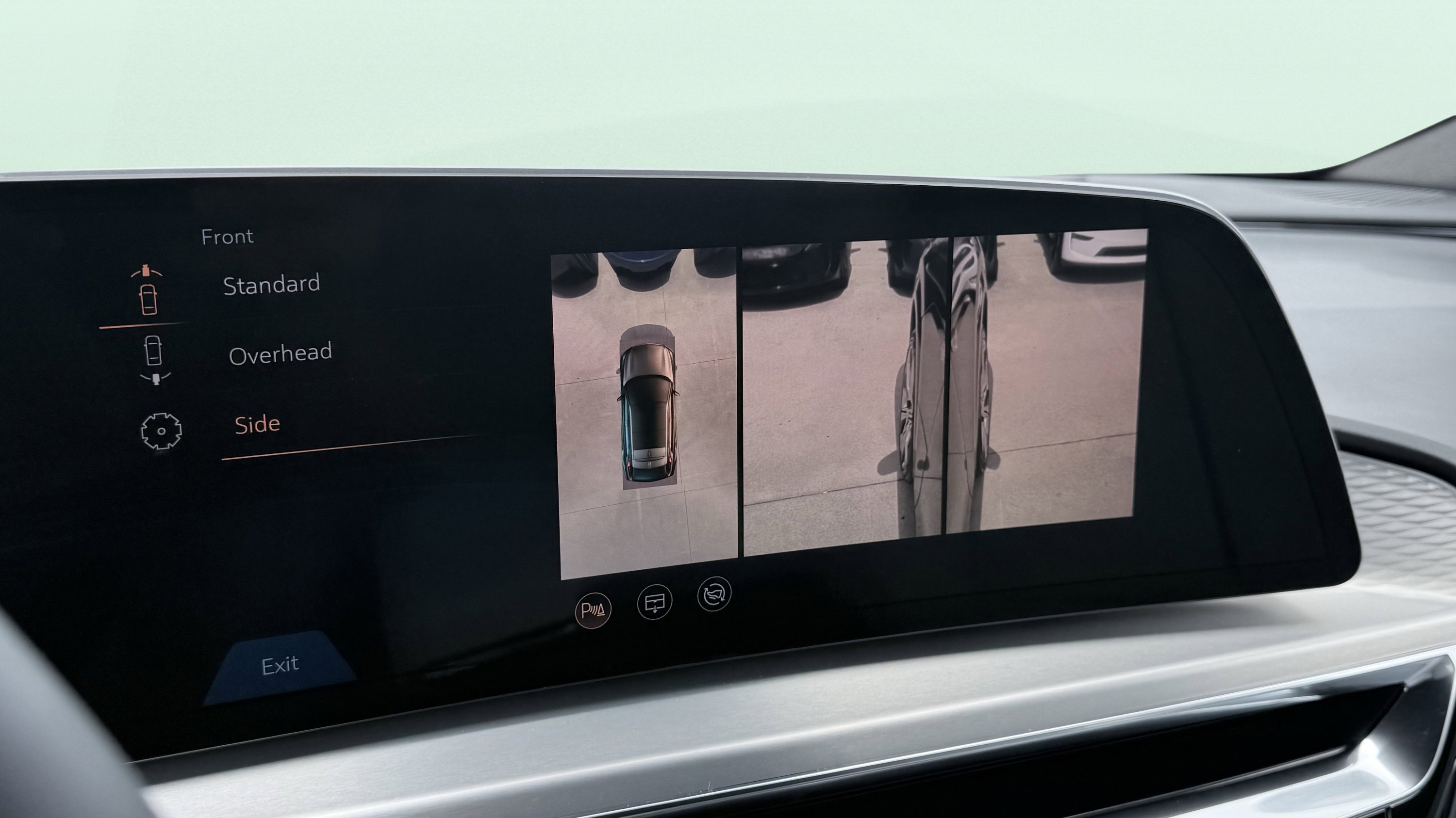 Used 2024 Cadillac Lyriq Luxury AWD/4WD image 4