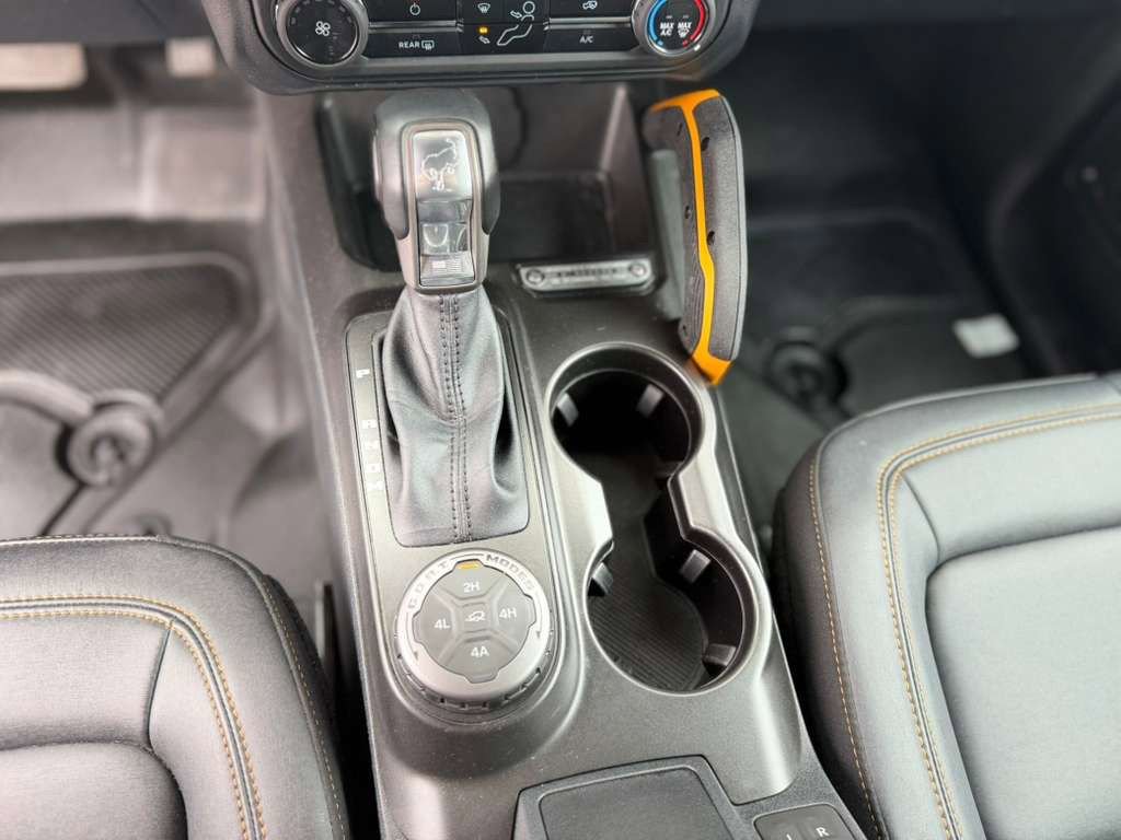 Used 2023 Ford Bronco Badlands image 15