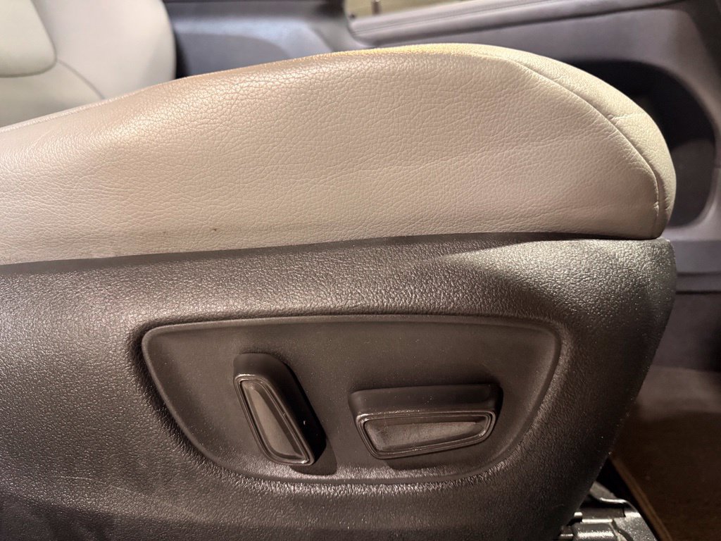 Used 2022 Toyota Sienna XLE FWD image 32