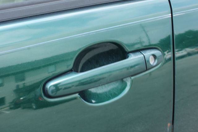 Used 2001 Toyota Highlander 2WD w/ Quick-Order Pkg image 9