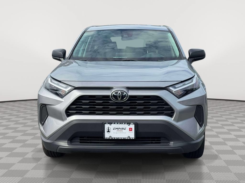 Used 2025 Toyota RAV4 LE AWD/4WD image 2